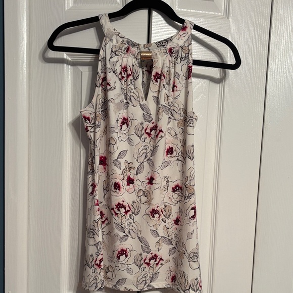 White House Black Market Tops - White House Black Market Floral Sleeveless Top - White and Red size XS  NWOT